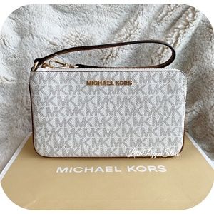 MICHAEL Michael Kors Bags - MICHAEL KORS JET SET WRISTLET MK VANILLA MICHAEL Michael Kors Bags - MICHAEL KORS JET SET WRISTLET MK VANILLA